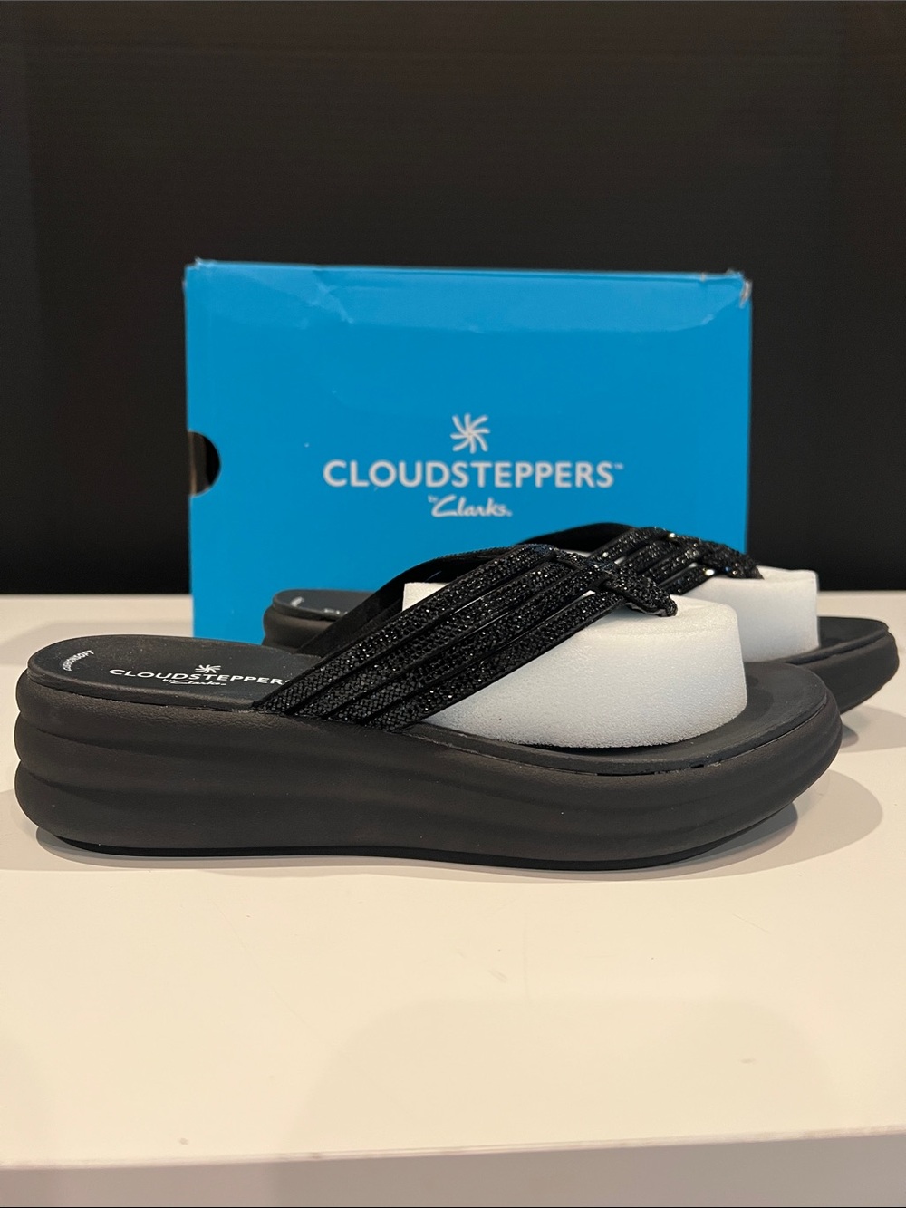 Clarks Cloudsteppers Black Beaded Thong Sandals - Picture 4 of 6
